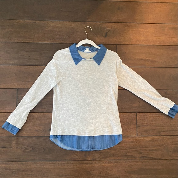 Soft Joie collared sweatshirt. - Picture 1 of 2
